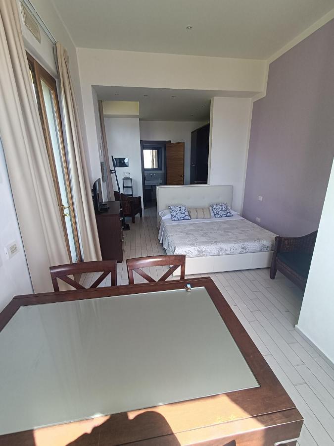 Cala Dei Mori Aparthotel Livorno Kültér fotó